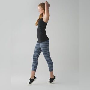 Lululemon Wunder Under Crop (Hi-Rise)
Space Dye Twist Sapphire Blue Multi sz 8